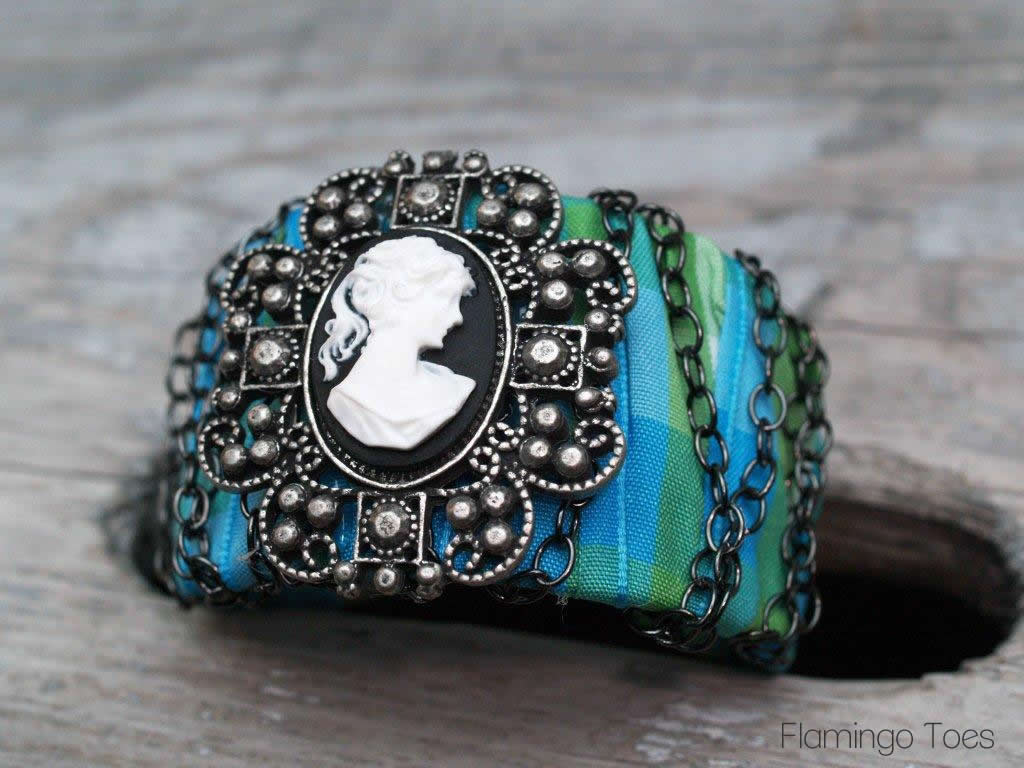Chained Cameo Cuff – Quick Bracelet Tutorial