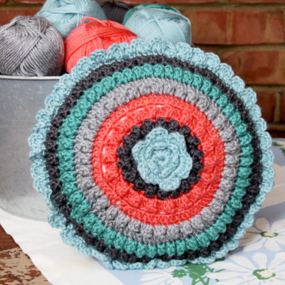 Retro Style Crochet Pillow – Free Pattern