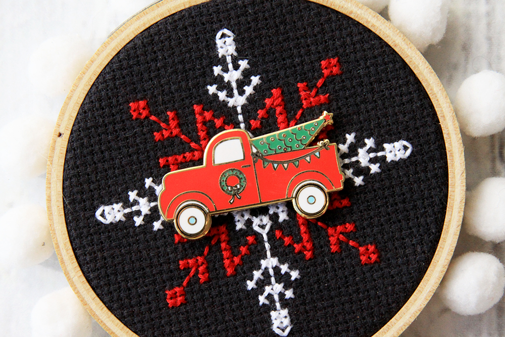 I'll Be Home for Christmas Cross Stitch Pattern by popular Tennessee quilting blog, Flamingo Toes: image of a Christmas truck needle minder.