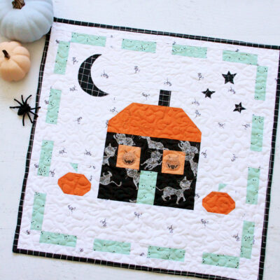 Scaredy Cat Manor Halloween Mini Quilt