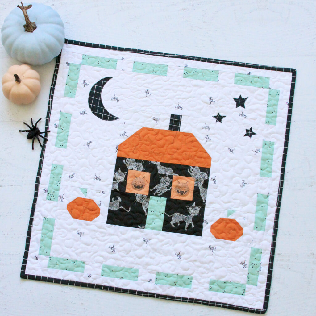 Scaredy Cat Manor Halloween Mini Quilt - Free Pattern